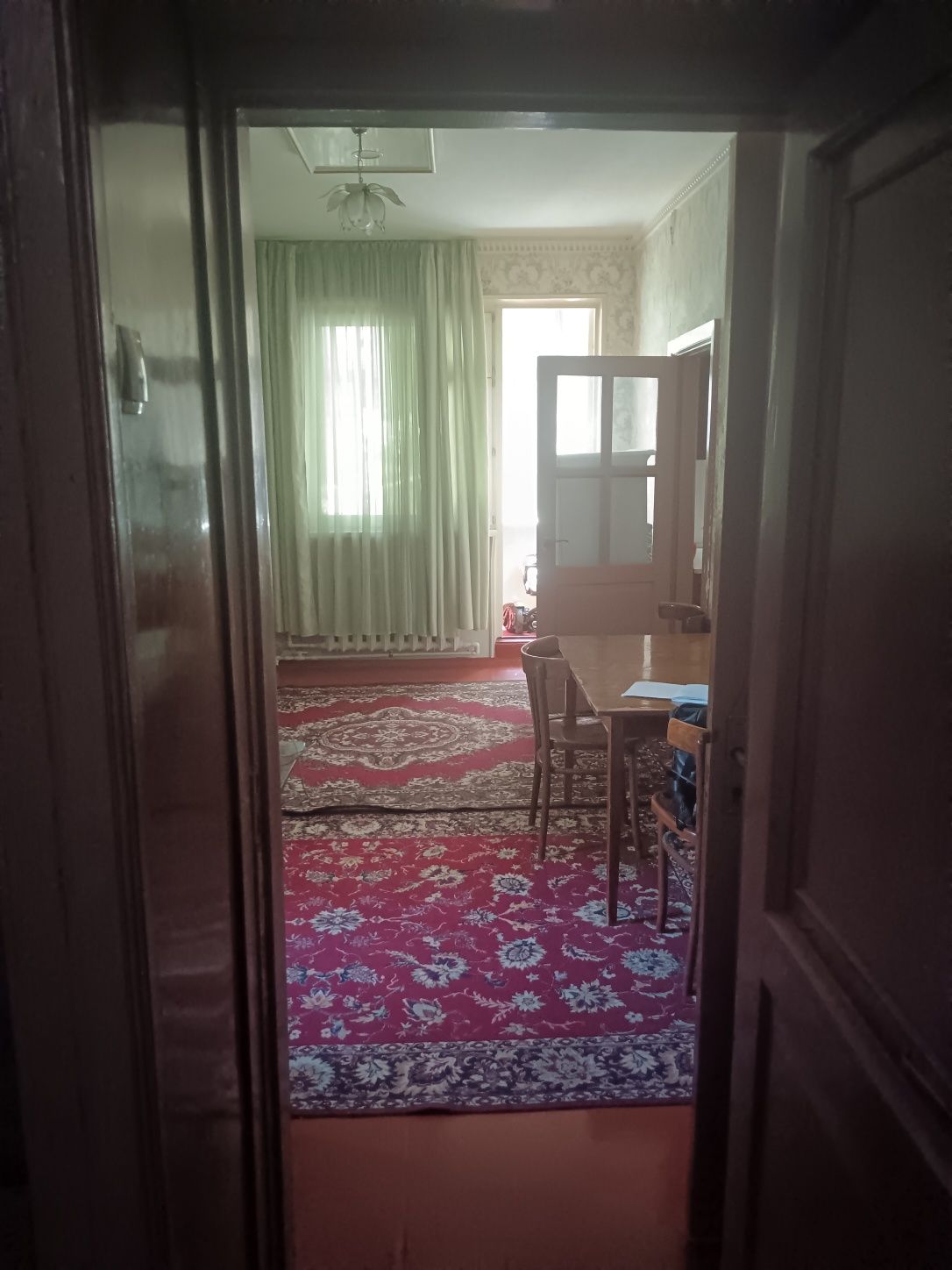 Chilonzor 24 kvartalda 2 qavatda joylashgan bez makler kvartira i