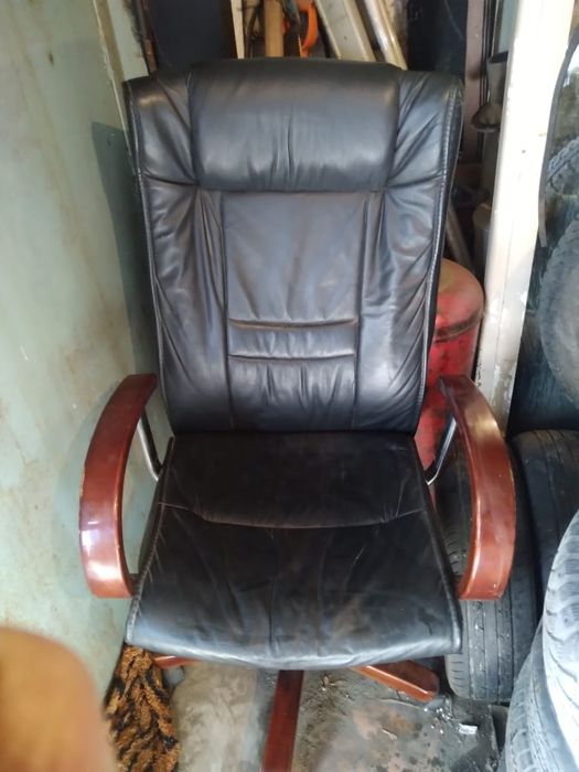 Продам кресло кожанное