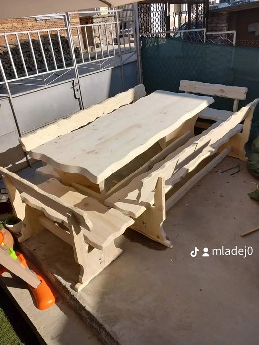 Маси и пейки с жив ръб материал е бял бор