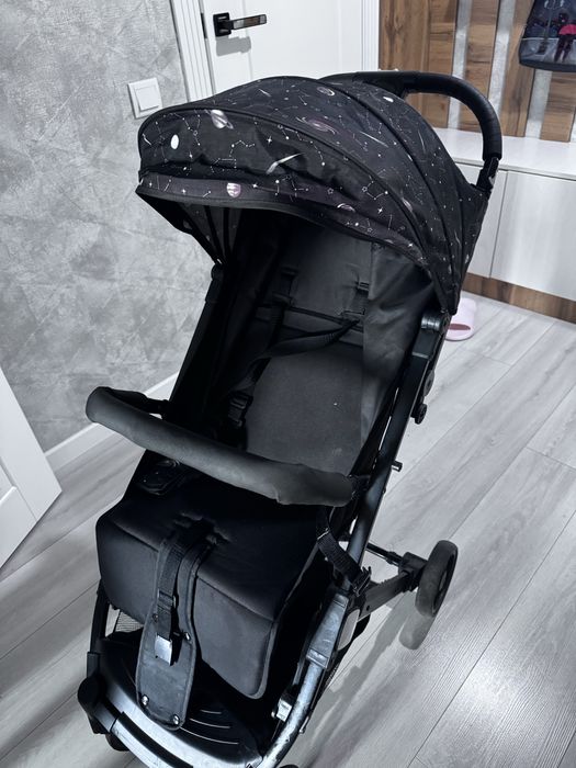 Коляска прогулочная