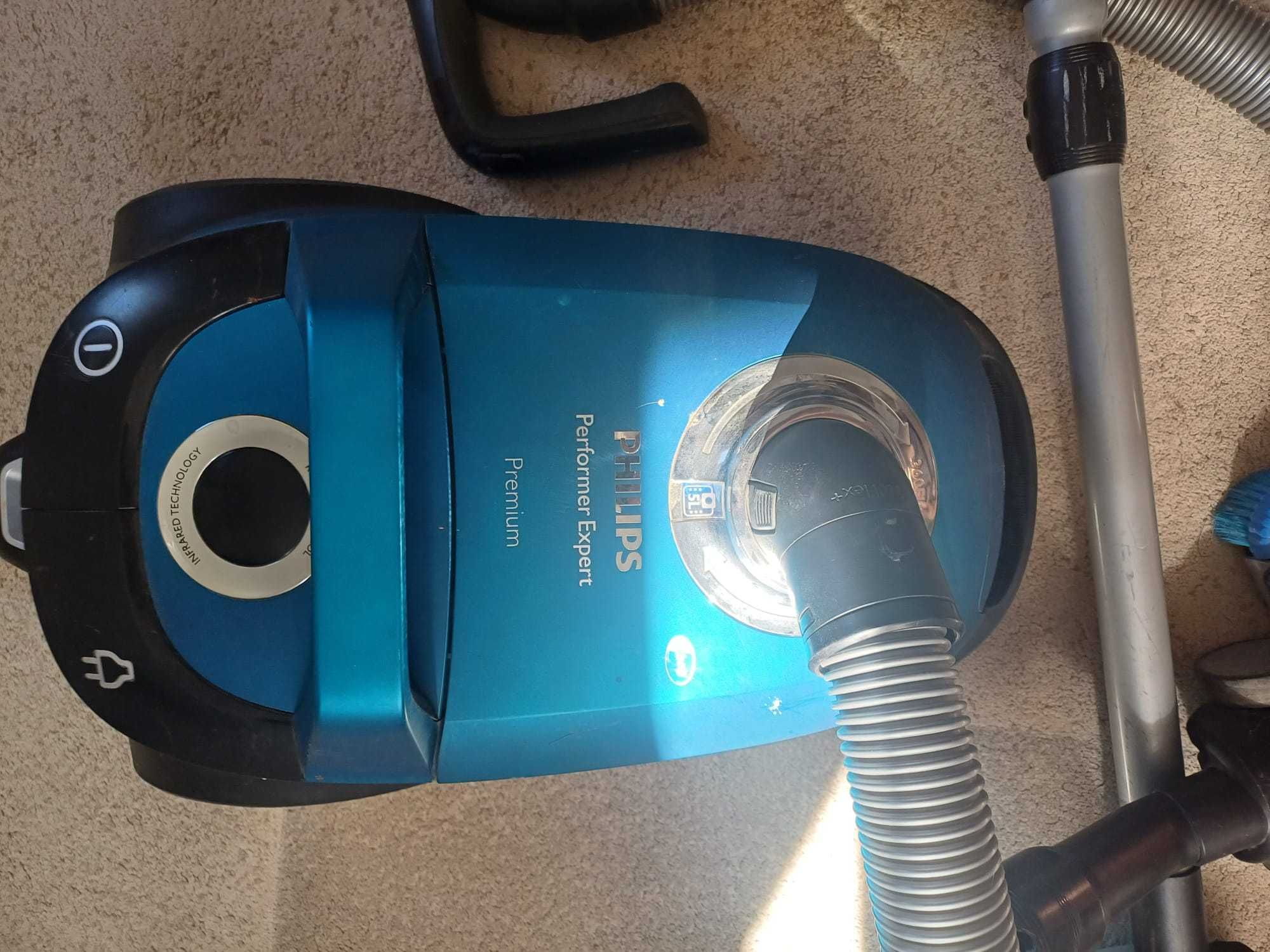 Aspirator Philips FC8227 premium cu accesorii