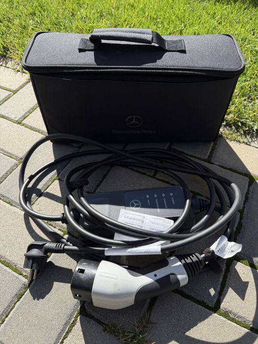 Încărcător hybrid plug in  Mercedes-Benz APTIV 2,4 kW Type 2