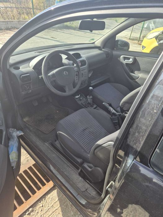 Vand bara fata ,capota ,faruri,stopuri,hayon Opel Corsa