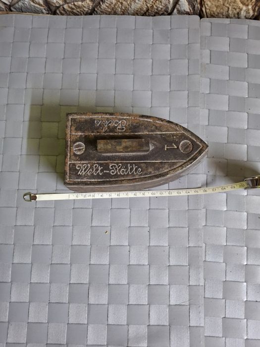 Метална ютия с надписи