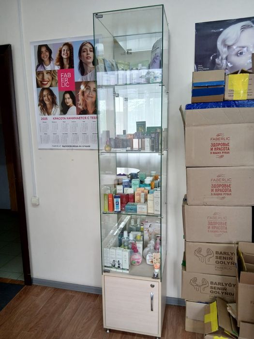 Продам витринный шкаф