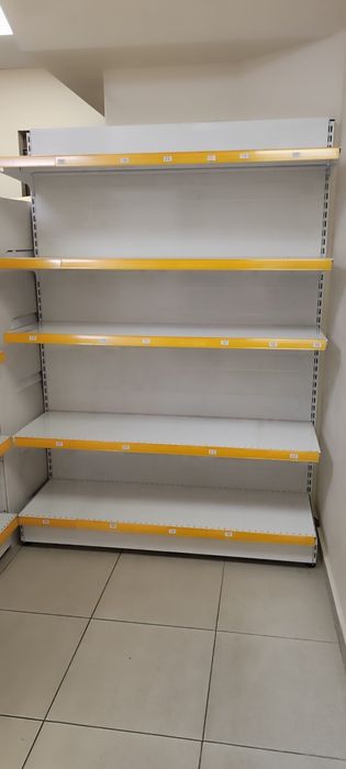 Метални крайстенни стелажи