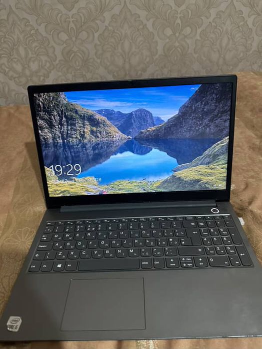 Lenovo noutbook sotiladi