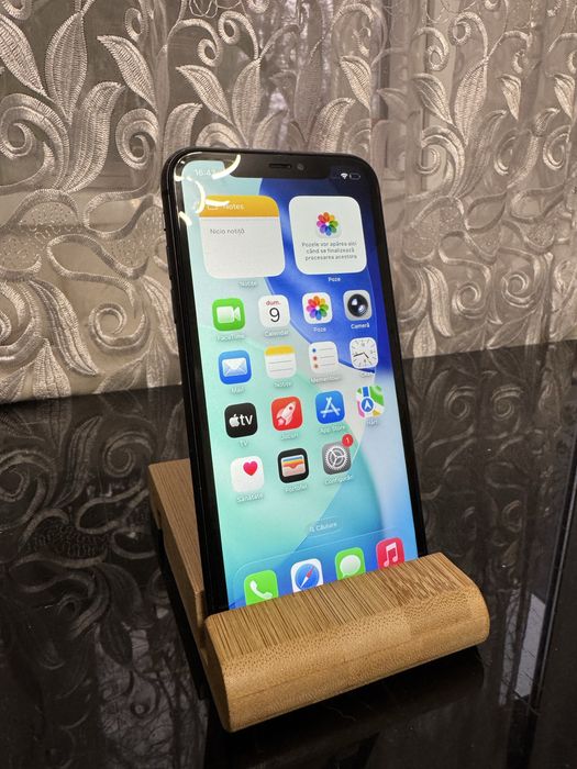 Telefon iPhone 11 negru 128 Gb