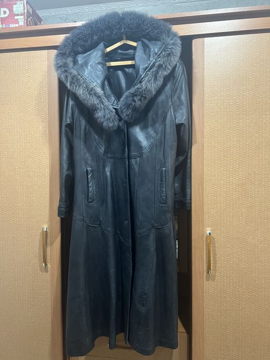 Кожаное пальто продам