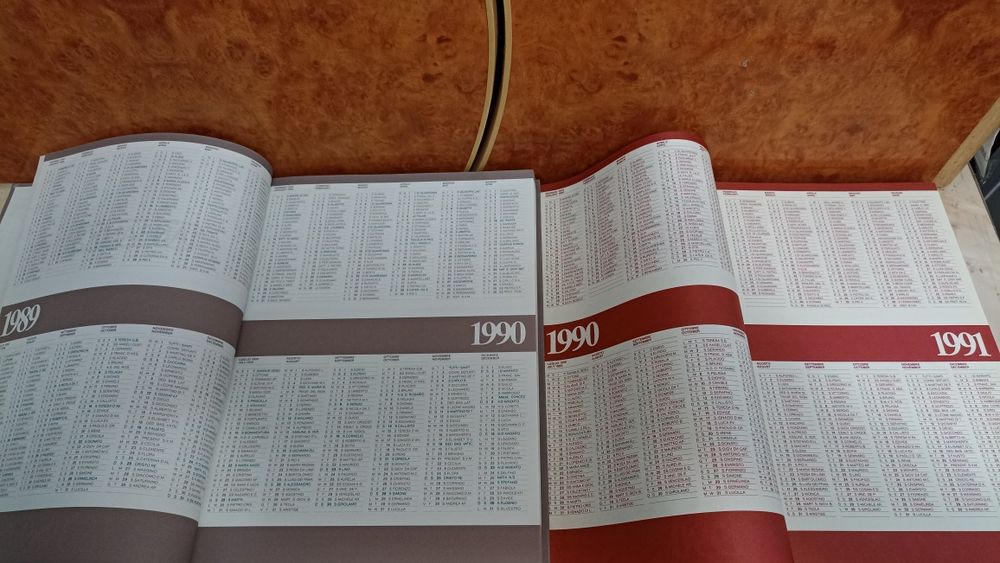 Vand doua agende de birou