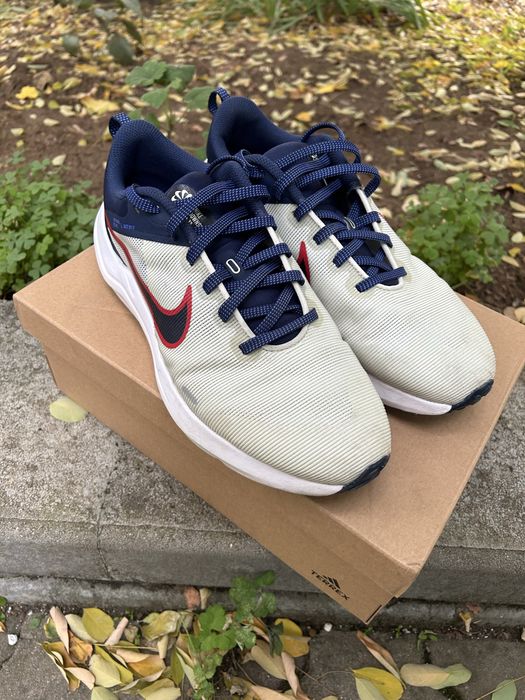 Обувки Nike.
