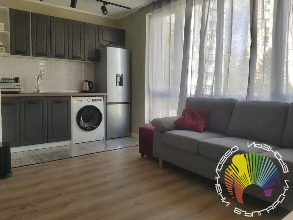 Дава се под наем Двустаен апартамент в Бургас, Изгрев - 65 кв.м за 510 € - Снимка #2