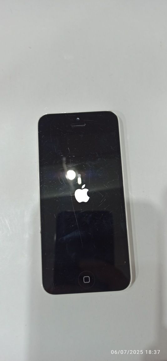 Телефон Iphone 5c