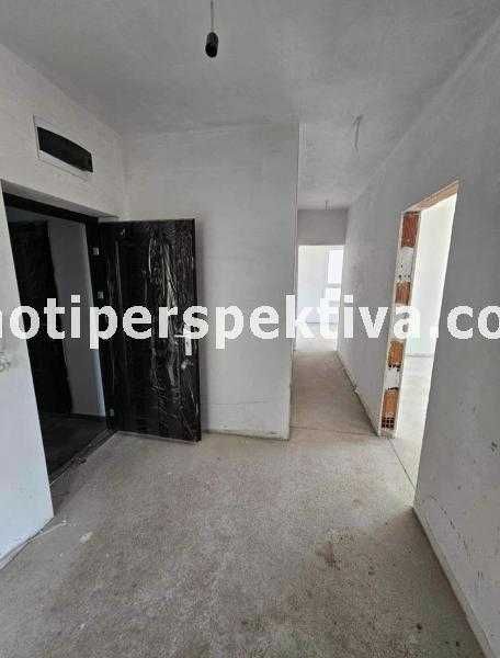 Продава се Тристаен апартамент в Пловдив, Коматевски възел - 102 кв.м за 1147 €/кв.м - Снимка #2