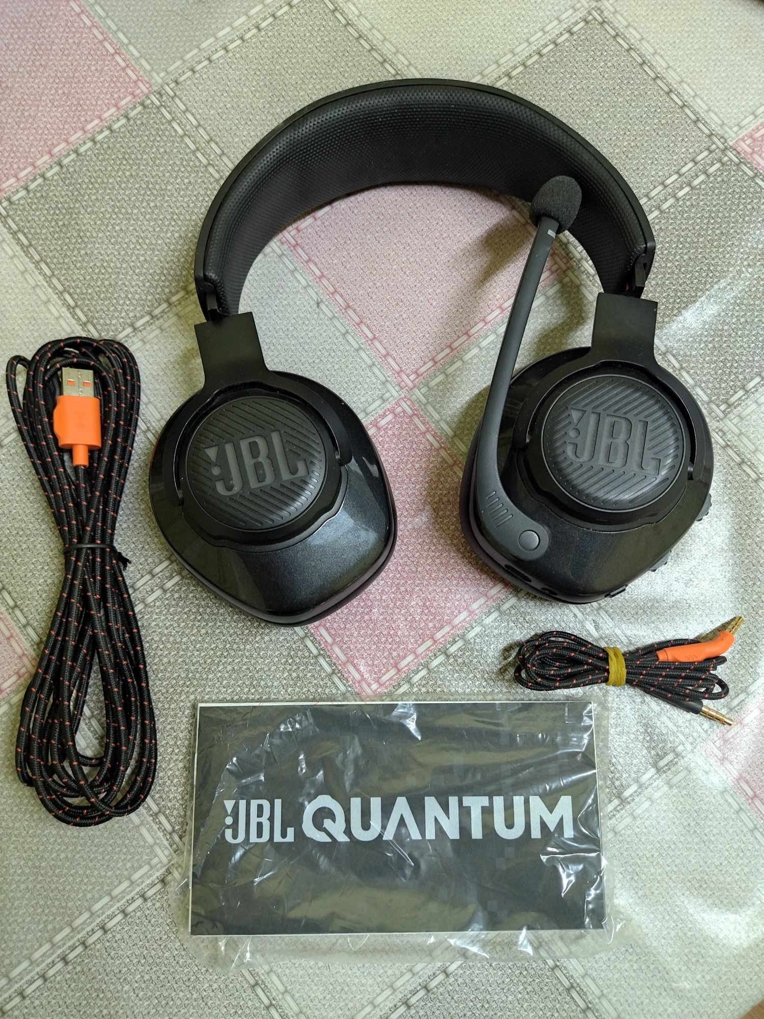Игровая гарнитура JBL Quantum 400
