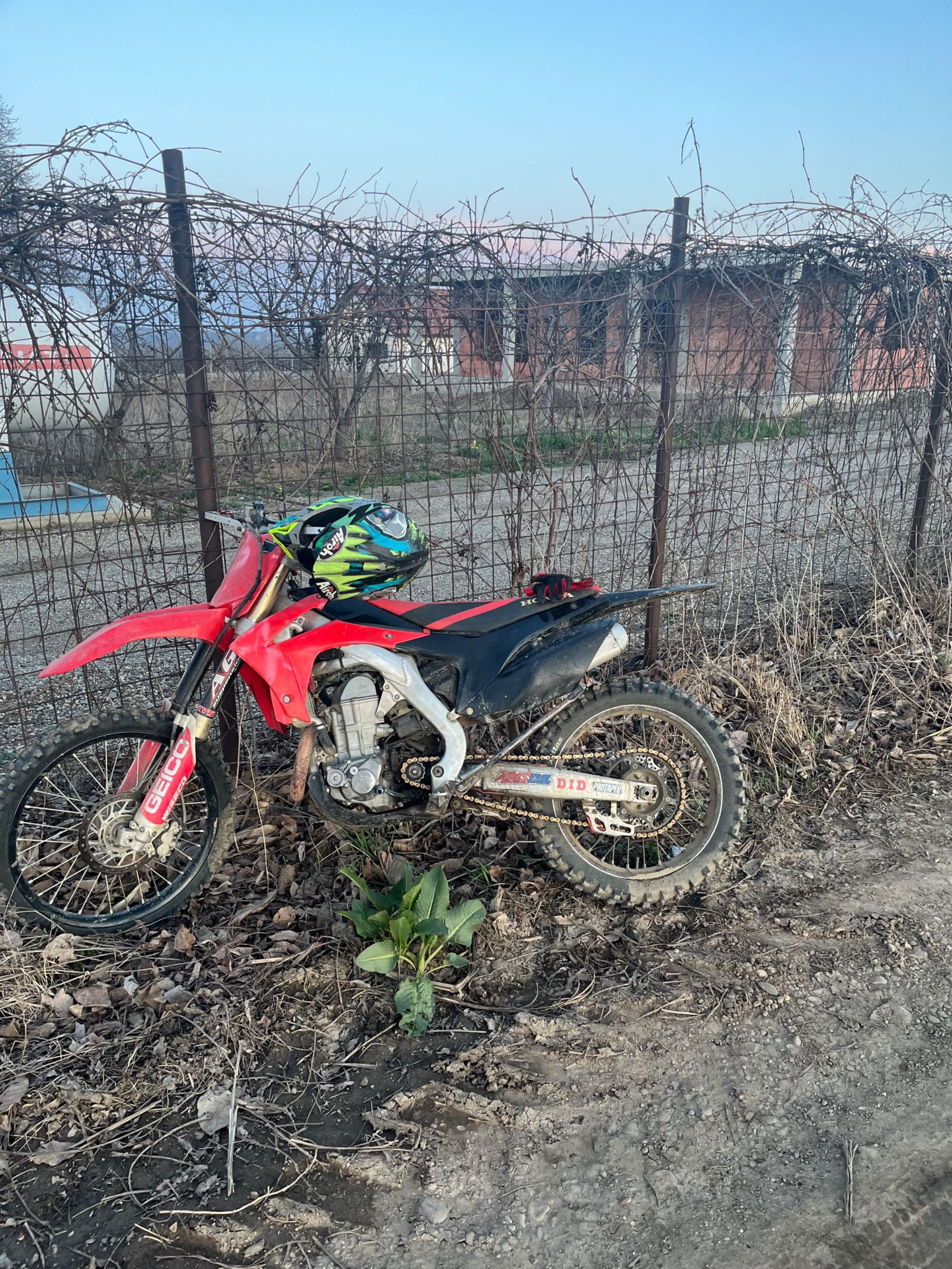 vând crf 450 r in stare foarte bună