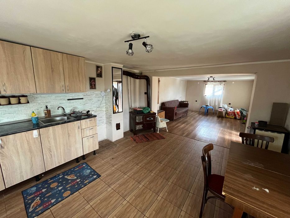 Продава вила в ж.к. Изток над блок 45, гр. Казанлък