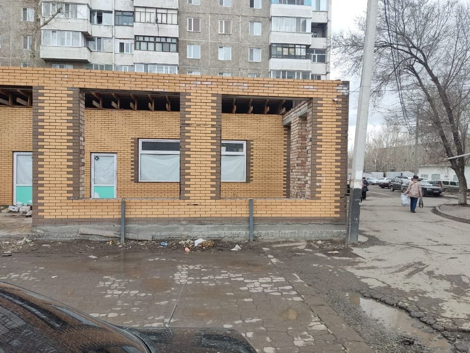 Каменщик, кладка кирпича