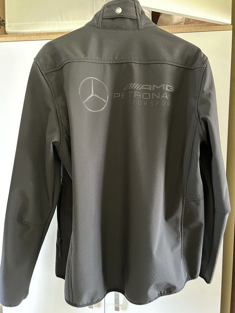 Яке на Mercedes-Benz AMG Petronas F1 Team
