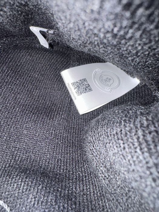 Moncler Beanie. .