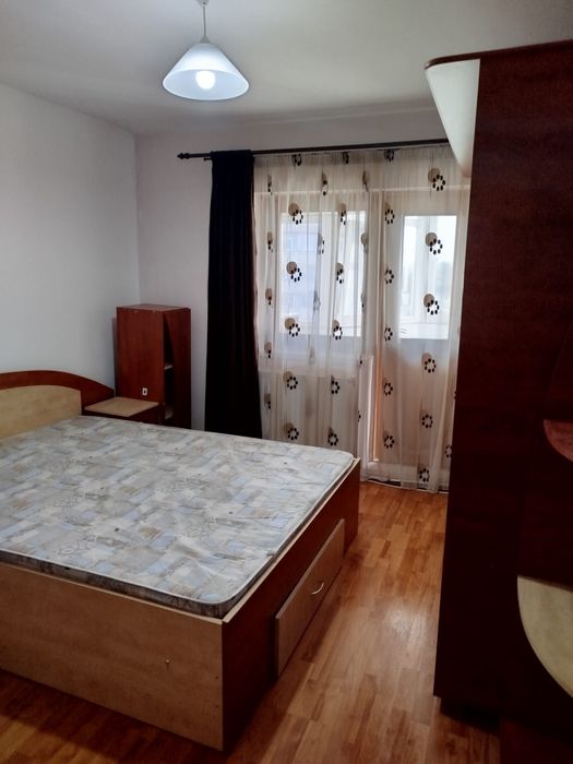 Închiriez apartament 3 camere în Târgu Neamț