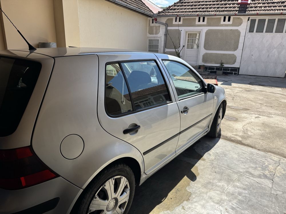 Volkswagen Golf , benzina din anul 2001