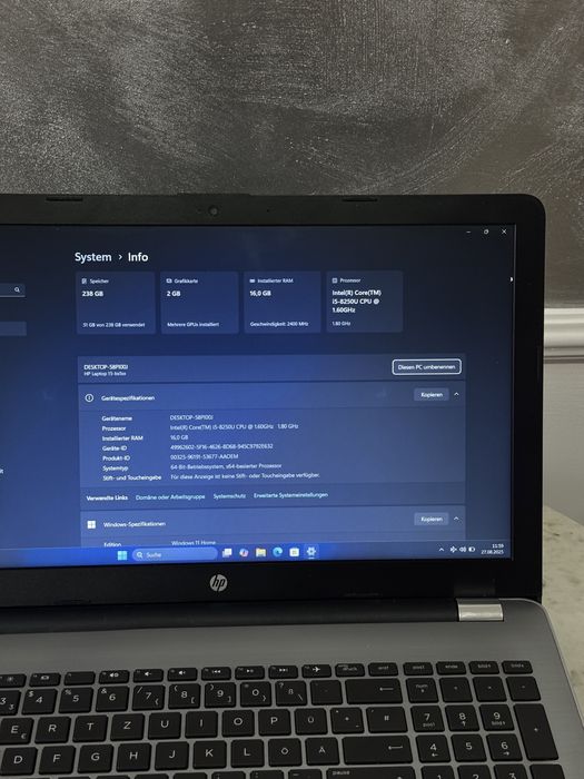 Laptop Hp G6 15.6” i5 8th, 16Gb Ram DDR 4, 256 SSD, 2Gb AMD Radeon.