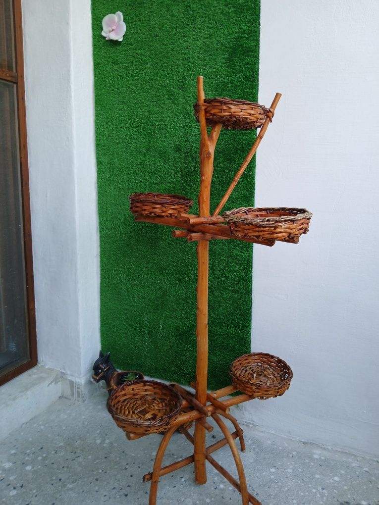 Дървен цветарник