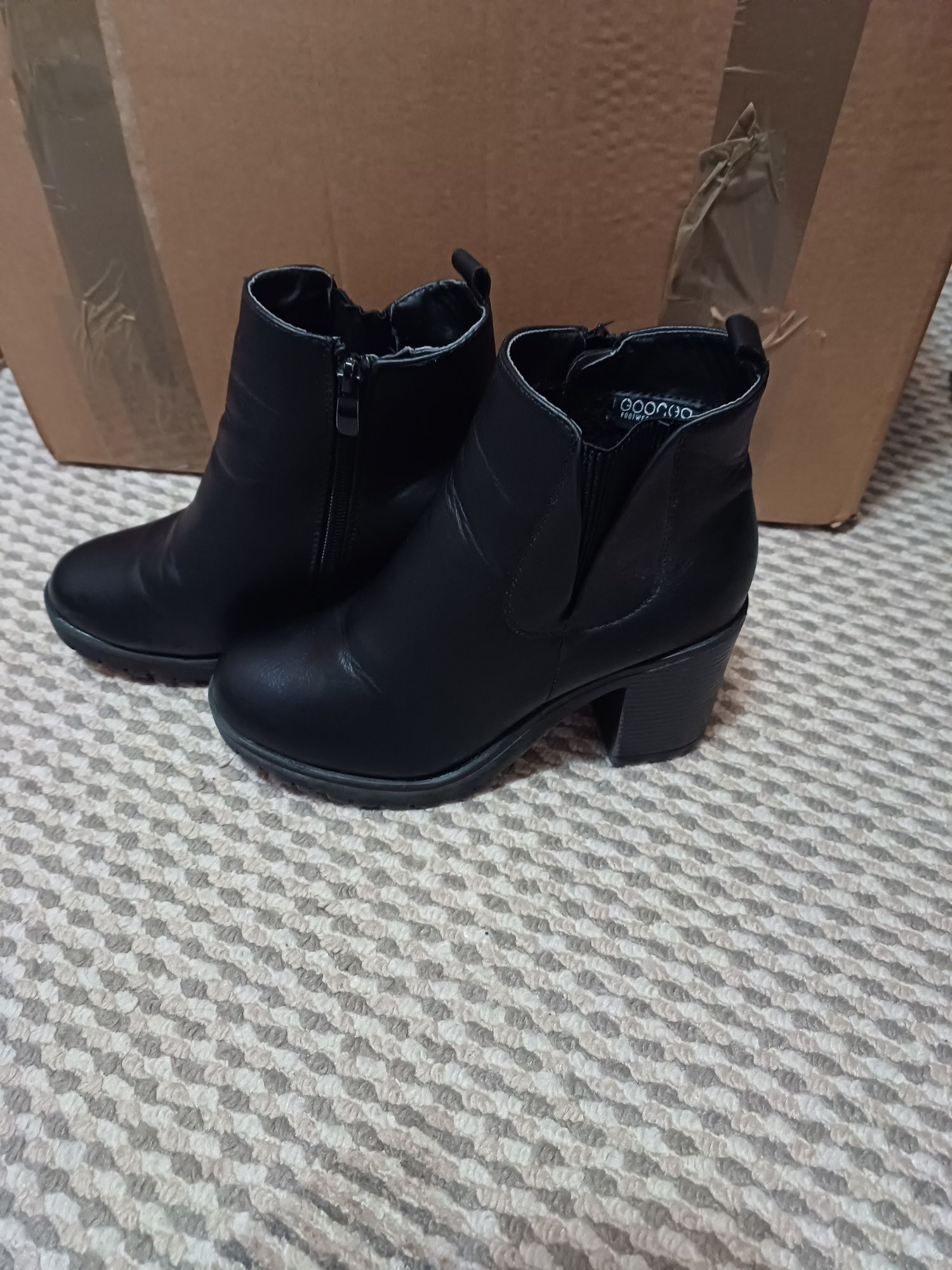Botine cu toc, mărimea 37