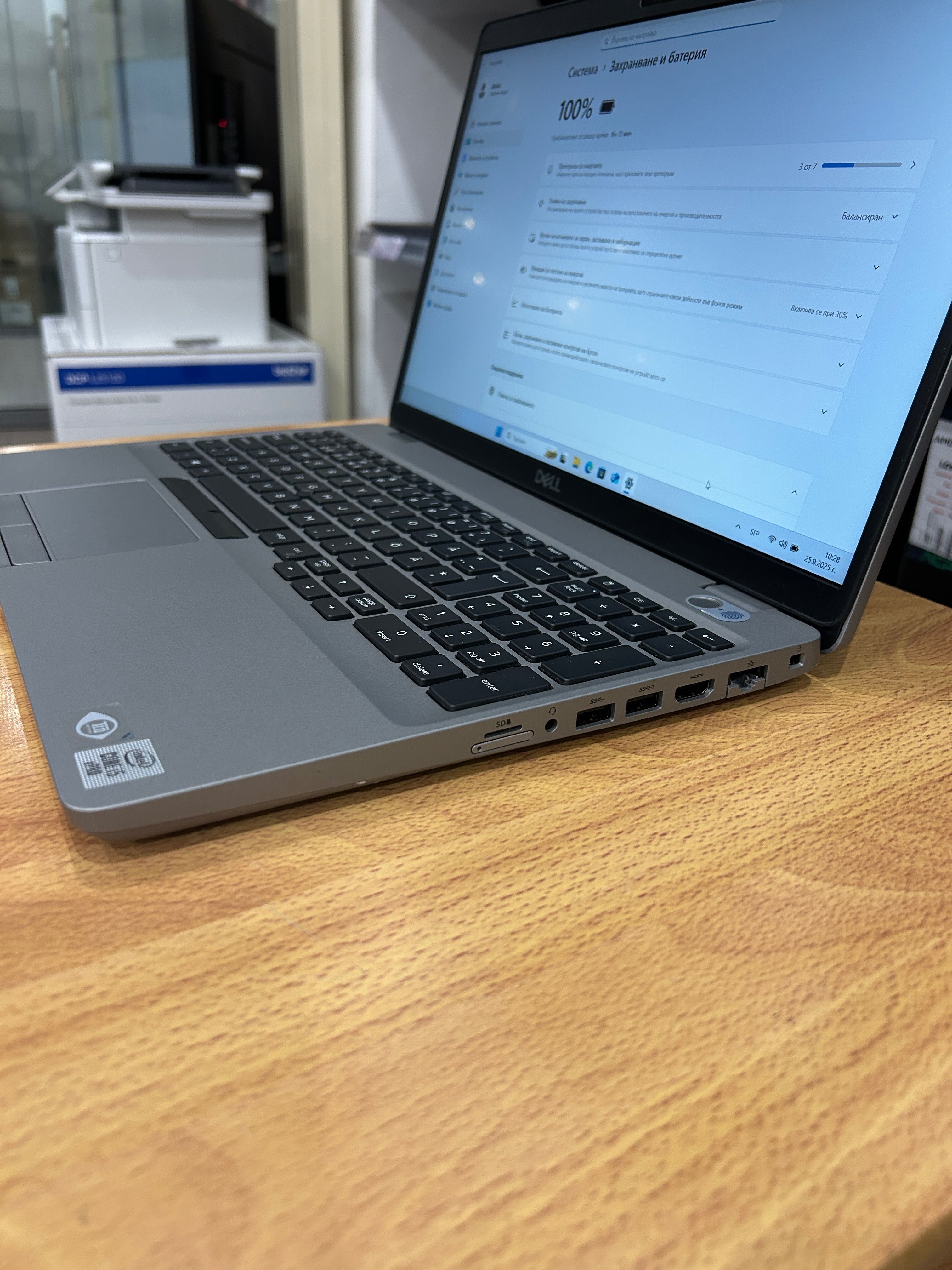 Лаптоп Dell i5 10-th gen./16GB RAM/256GB с 6 месеца гаранция!