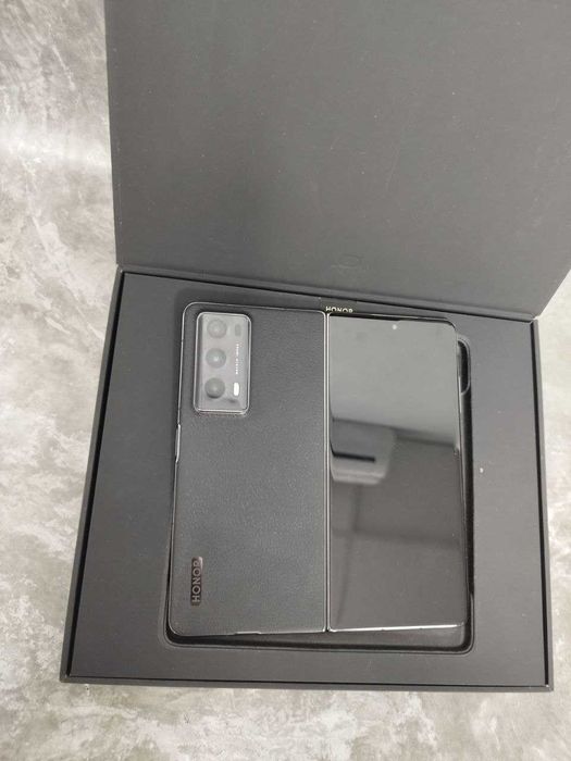 Honor Magic V2 512 гб (729096 г. Кокшетау, ул. Абая 128, 21)