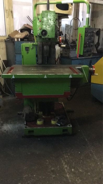 Mașina de frezat universala. Fus 26