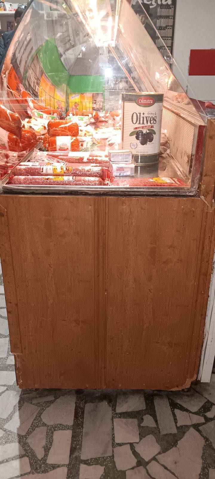 Хладилна ветрина за колбаси