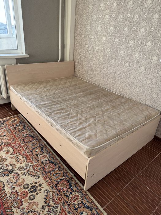Продам кровать 140х200 с матрасом