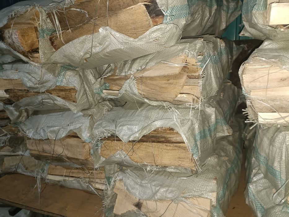 Дрова в мешках..