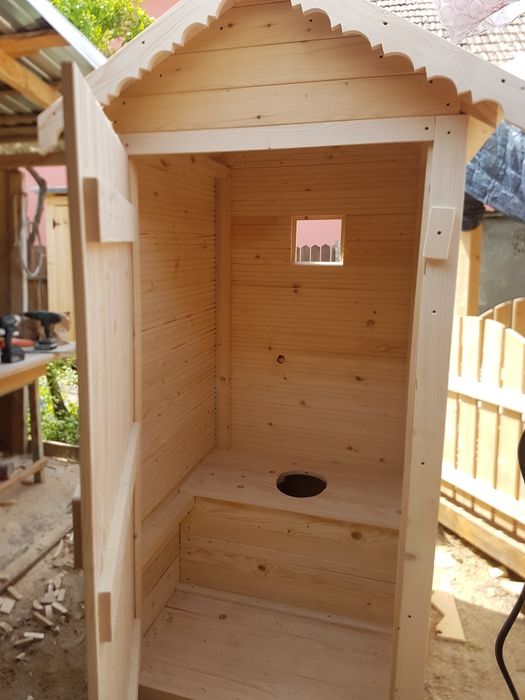 Vand wc din lemn pentru curte