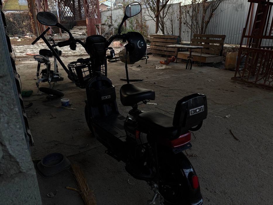 Два ск8 и электро гитара