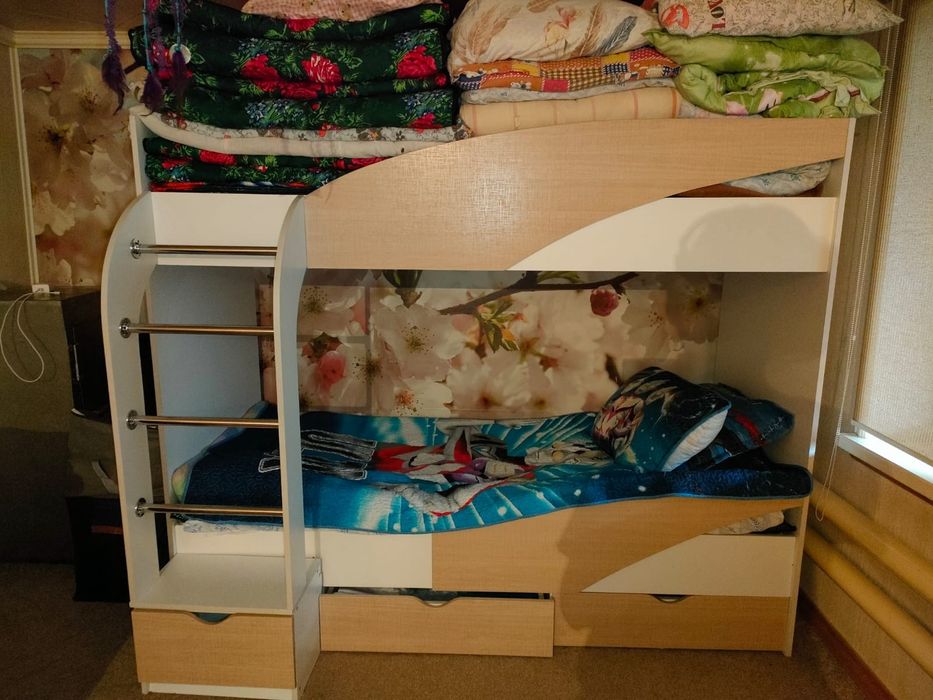 Кровать детская двухъярусная