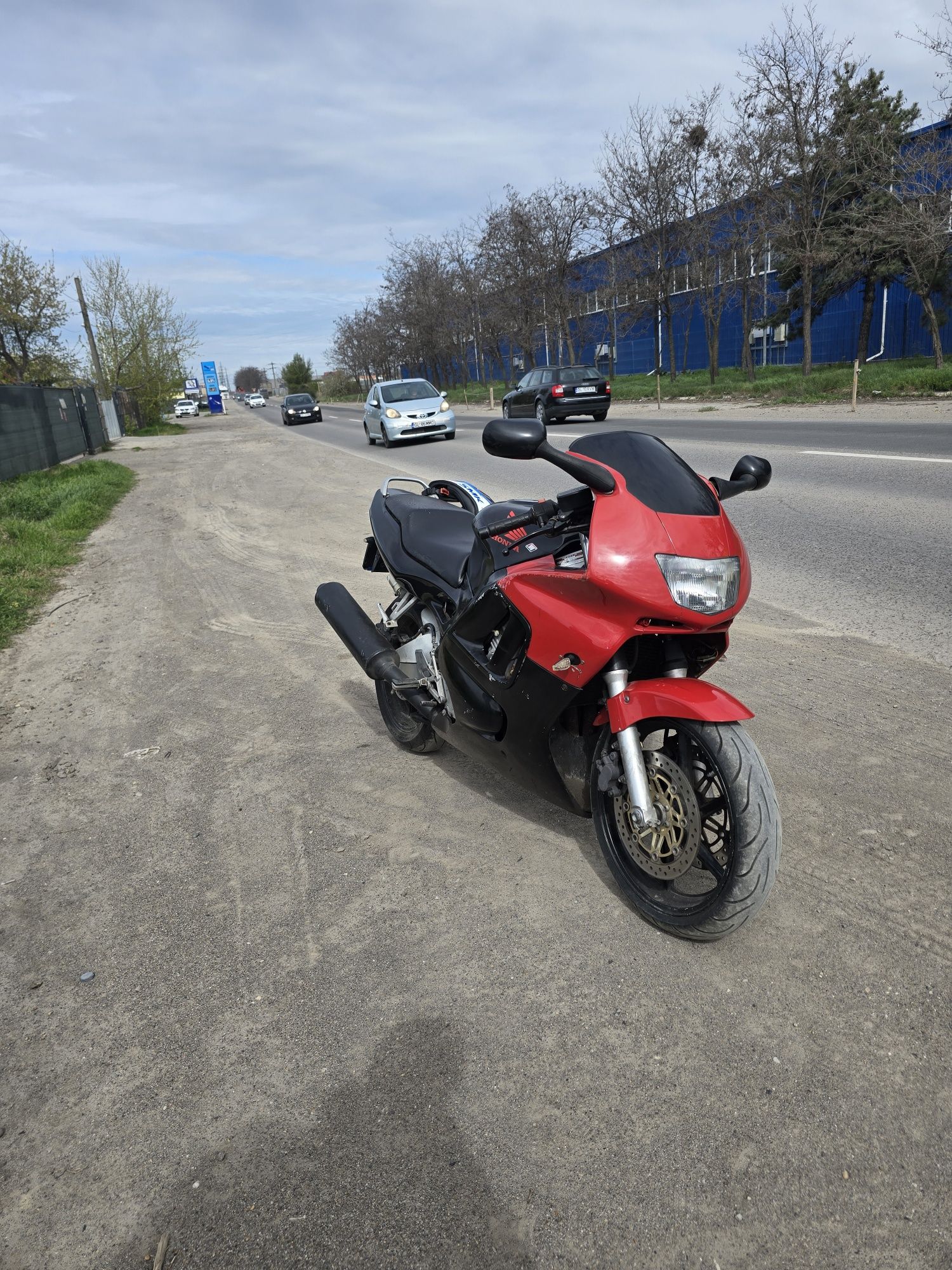 Vând Honda cbr 600 F3