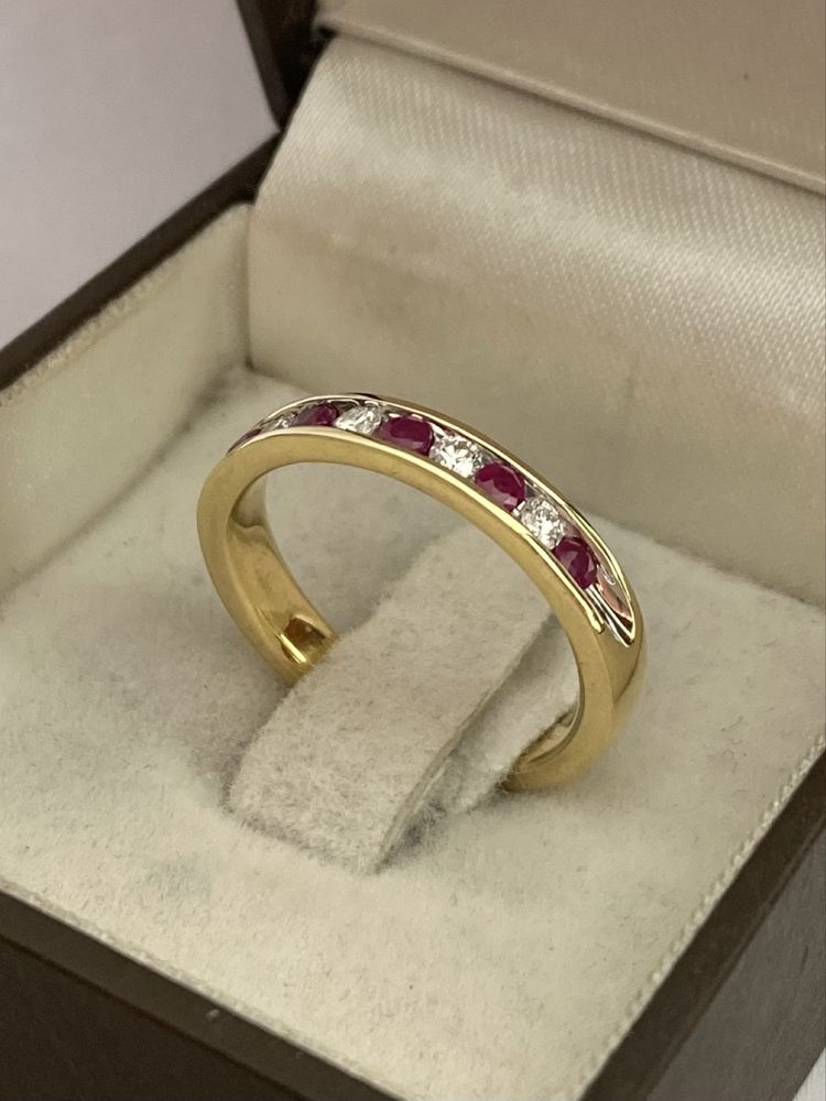 Inel aur 18kt.cu rubine si diamante