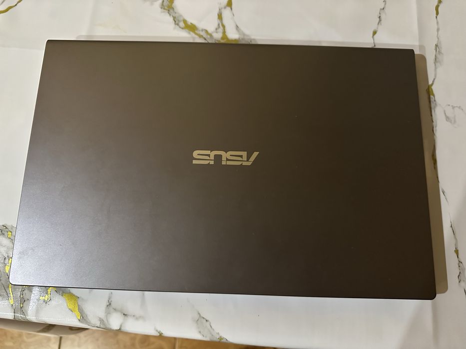 Ноутбук asus в хорошем состояние