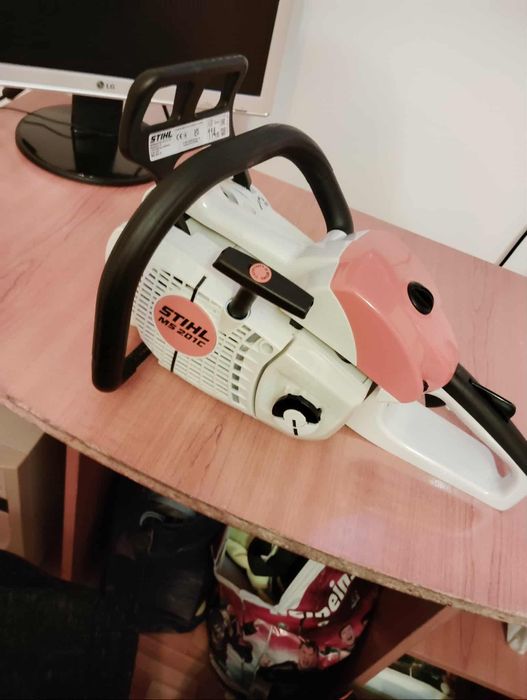 Vând drujbeeee in stare foarte buna