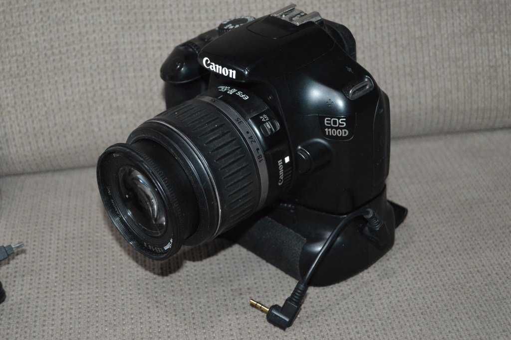 Foto DSLR Canon 1100D + 2 obiective Canon 18-55mm si Tamron 18-200mm