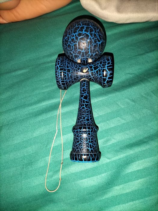 Vând kendama nu e stricată