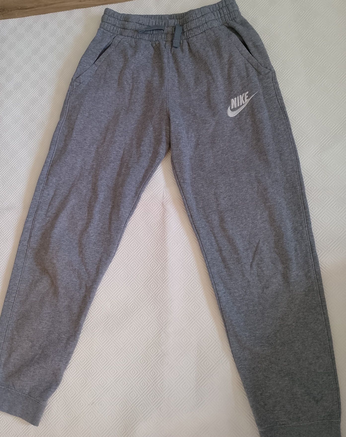 Pantaloni sport Nike originali gri