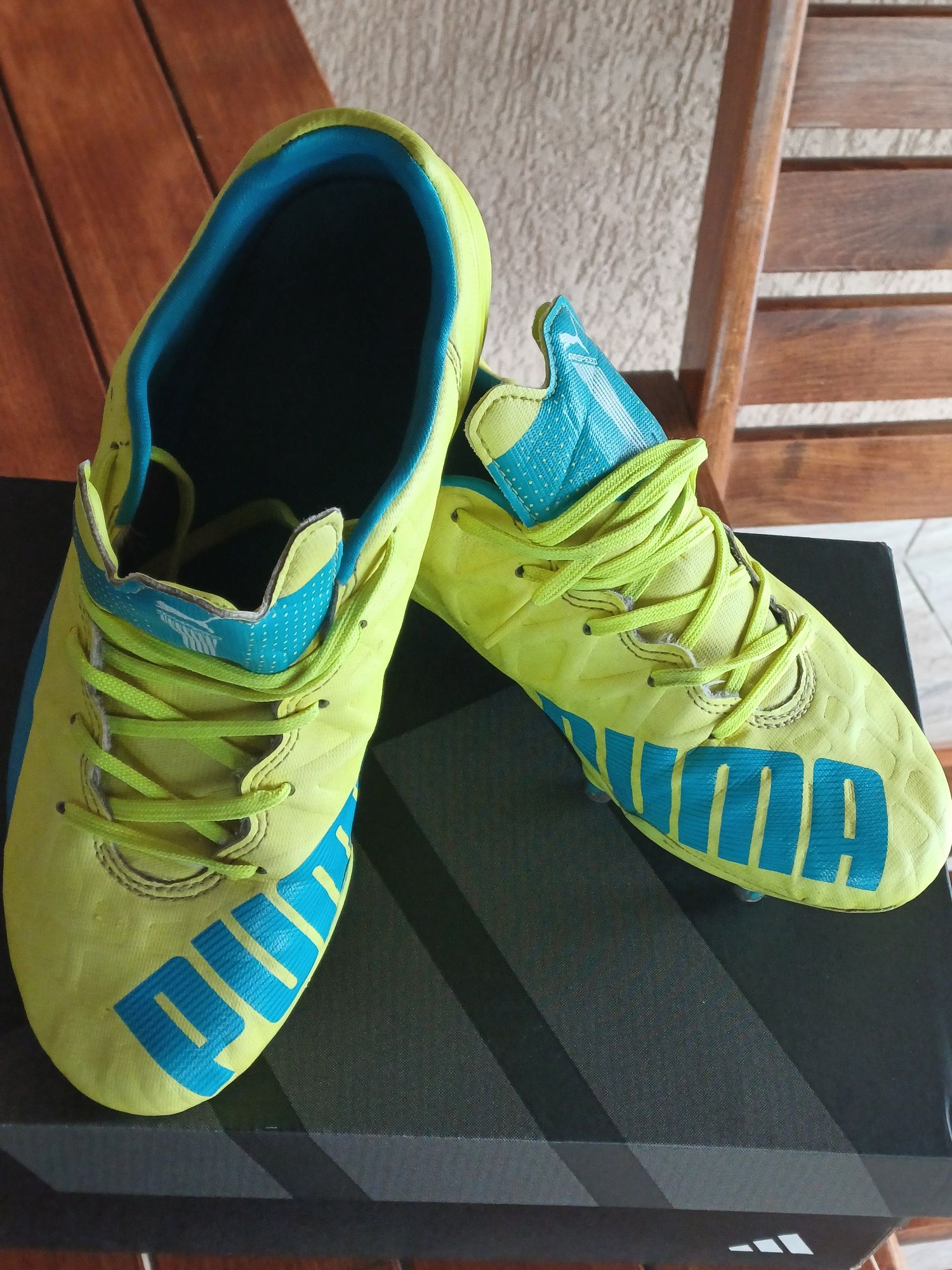 Ghete fotbal 39 puma cu crampoane pentru gazon