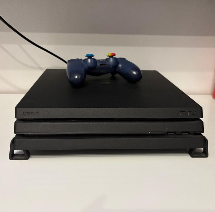 Vând PS4 SLIM de 1 TB  800 lei