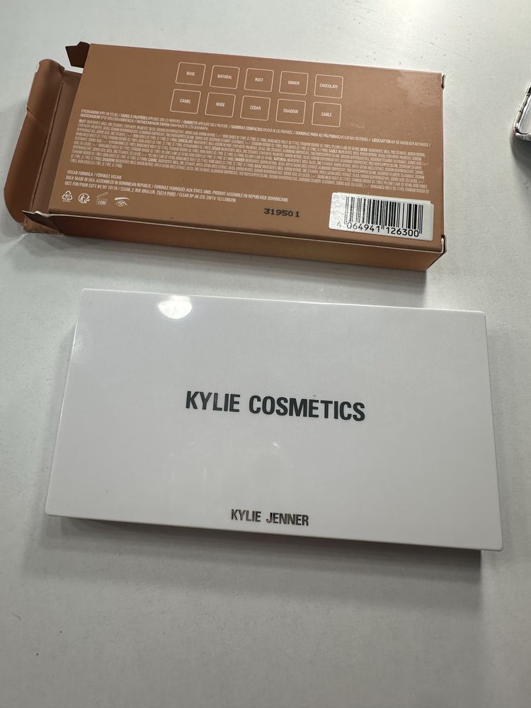 Оригинални сенки на Kylie Cosmetics