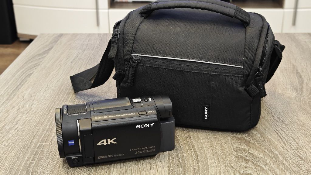 Видеокамера Sony FDR-AX33 Ultra HD (4K)