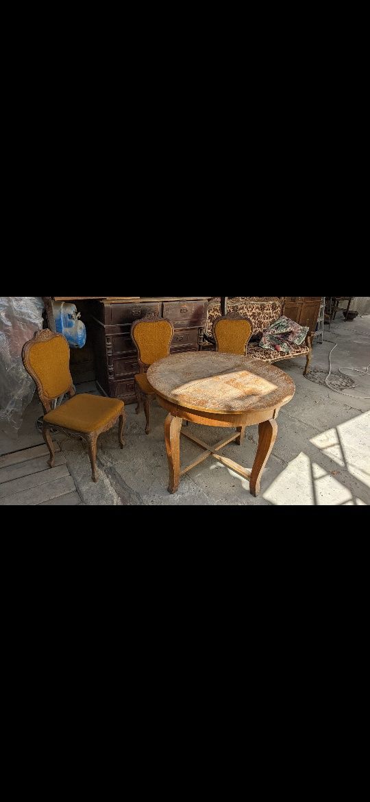 Антикварные стулья ,кресла после качественной реставрации.